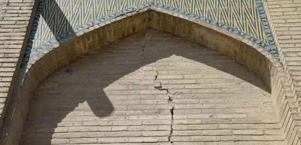 پیشروی فرونشست زمین در اصفهان