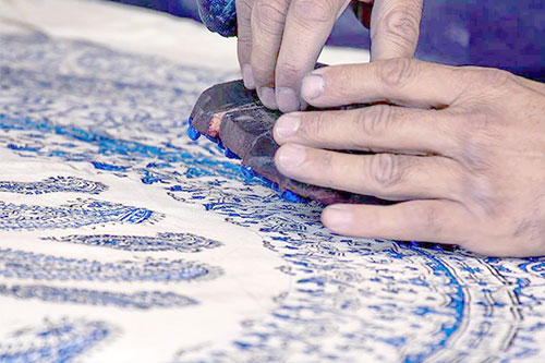 هنرمندان اصفهان خواستار رفع مشکلات صادرات صنایع دستی هستند